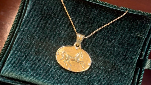 IL Cavallo Pendant (Gold)